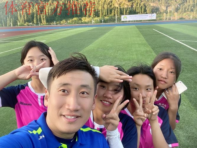 足球支教 为大山里的孩子插上梦的翅膀 足球支教 为大山里的孩子插上梦的翅膀